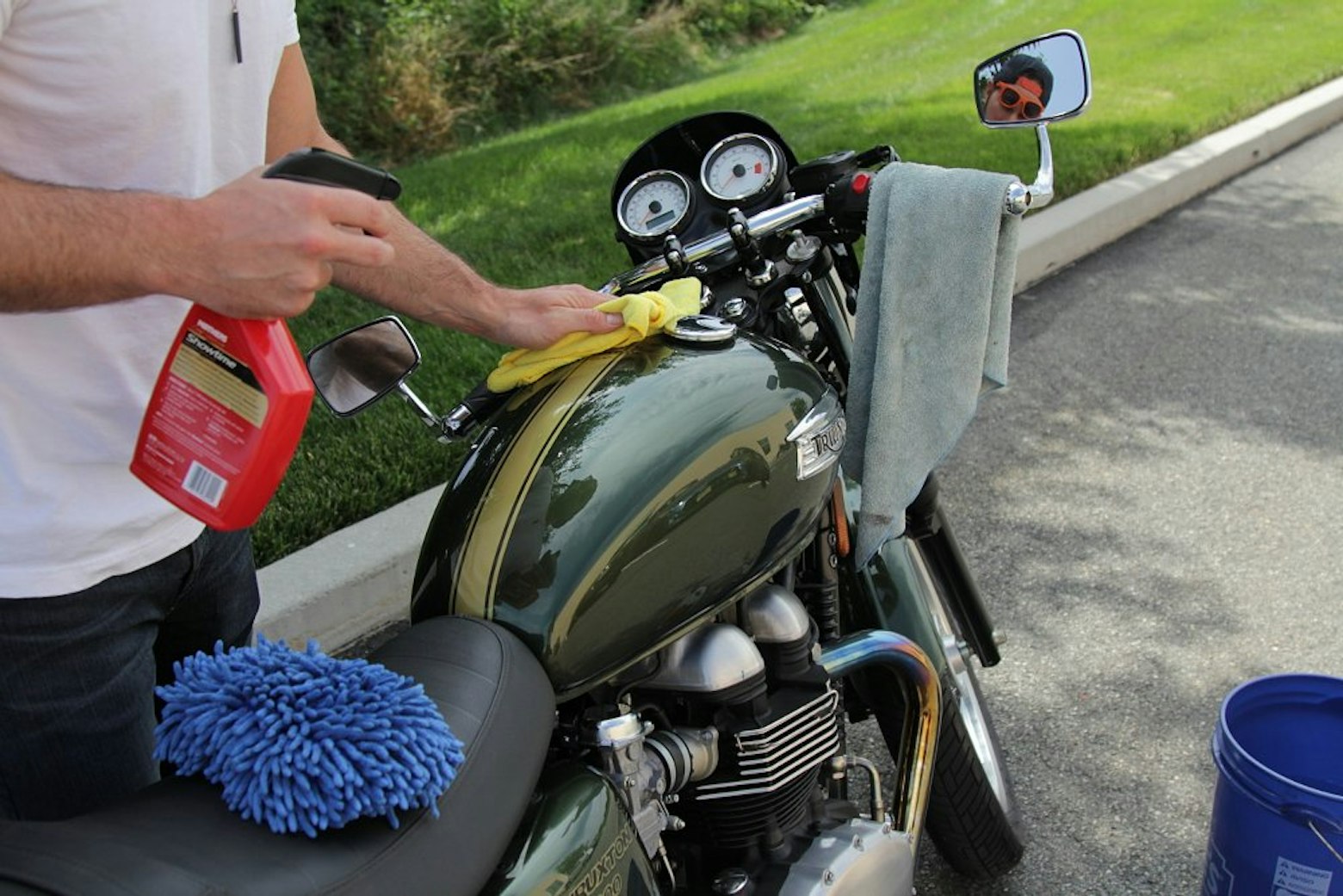 How to wash a motorcycle - RevZilla